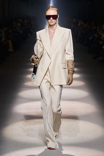 Look 9